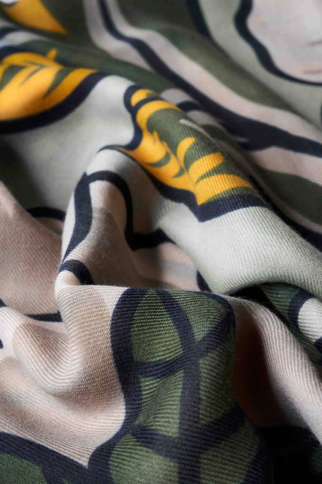 Sjaal met wilde bloemen en print
