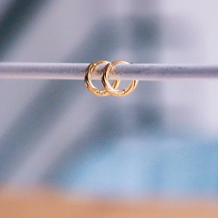 Roestvrijstalen ring 10mm "GEDRAAID" - goud