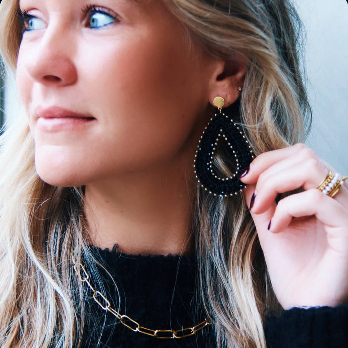 Statement oorbel geweven facet druppel - zwart