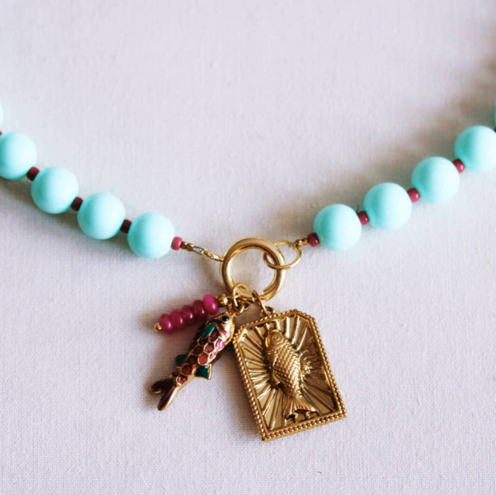 Kralenketting met Miyuki-kraaltjes en bedeltjes - mint/cerise