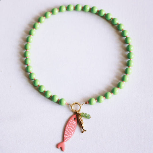 Kralenketting met Miyuki-kralen en bedels - groen/zalmkleurig