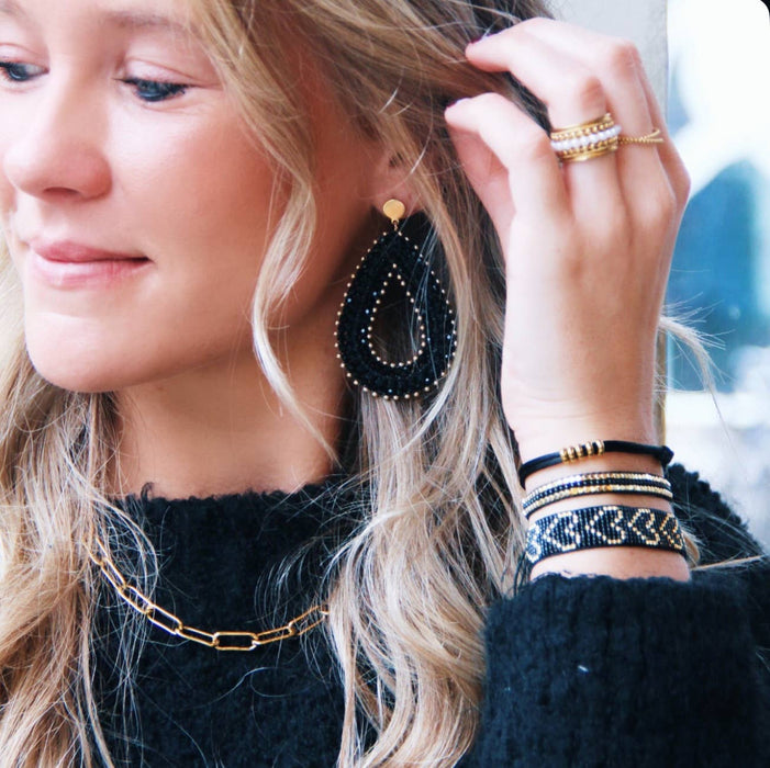 Statement oorbel geweven facet druppel - zwart