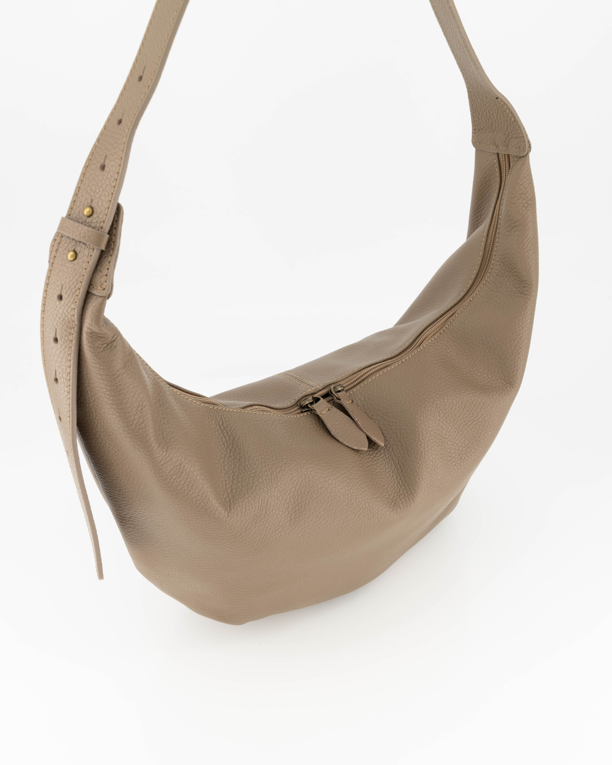 Teatro Parma ClassicGrain in Taupe, detail van de ritssluiting en schouderband